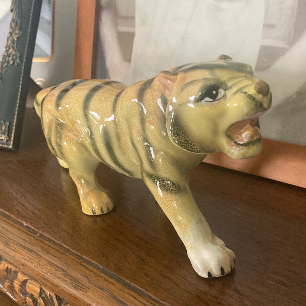 Vintage Ceramic Tiger Figurine - Yellow and Black, excellent condition 🐯